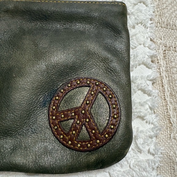 Hobo Rare Olive Green Leather Wristlet with Peace Sign - Picture 2 of 8